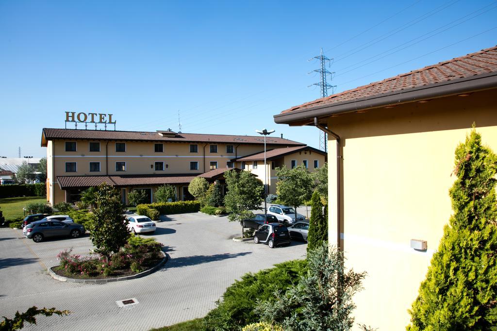 Hotel Del Parco Vigevano Exterior foto